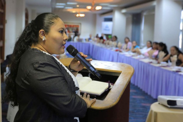 Lanzan una campaña a favor de las mujeres de las etnias lenca y garífuna de Honduras