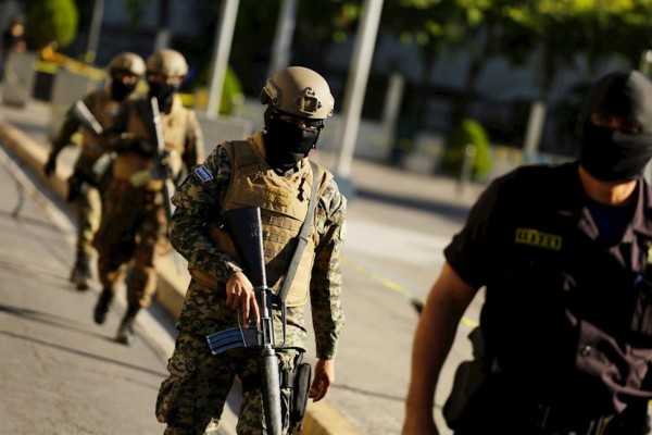 Más de 600 salvadoreños enviados a 'centros de contención' por violar medidas por coronavirus