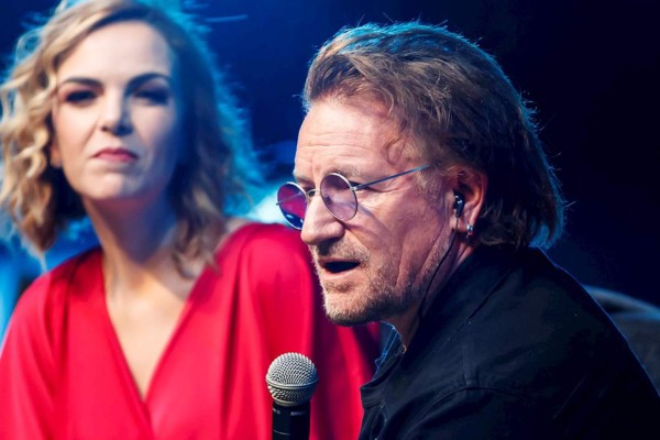 El narcotráfico es 'una carga muy injusta para México', señala Bono de U2