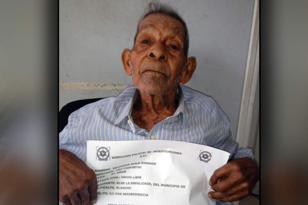 Capturan a anciano a punto de cumplir 100 años por desobediencia en Olancho