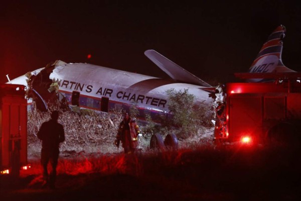 Avión se estrella en Sudáfrica dejando un muerto y más de 20 heridos