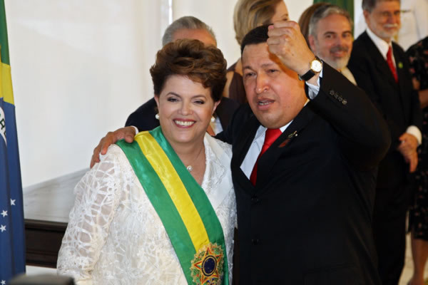 Histórico encuentro entre Chávez y Clinton en Brasil