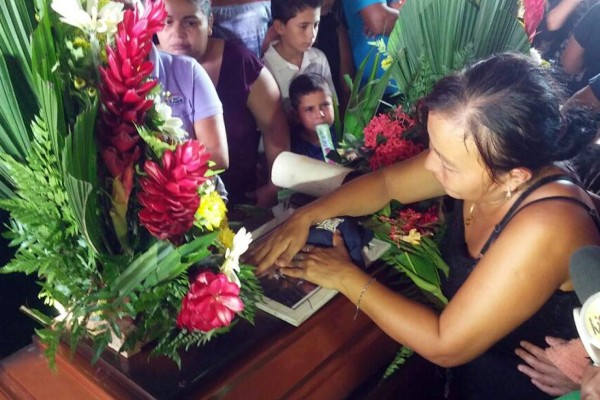 Dolor y consternación en entierro de joven ahogado en el Chamelecón