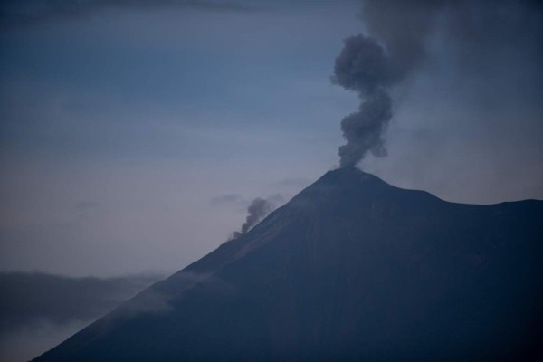 Guatemala: El volcán de Fuego genera una avalancha y explosiones