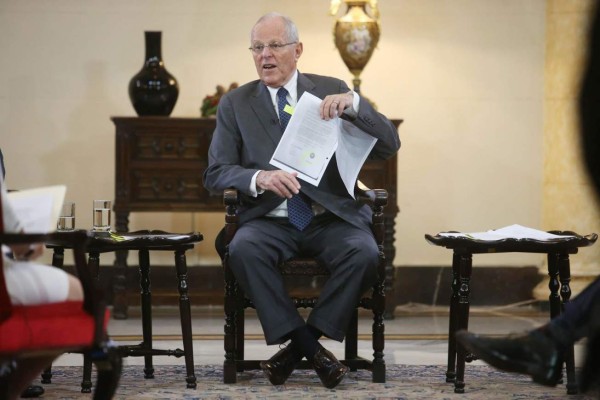 Kuczynski, cerca de la destitución, niega cargos de corrupción