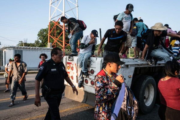 Trump sugiere decreto para impedir que migrantes pidan asilo político en EEUU