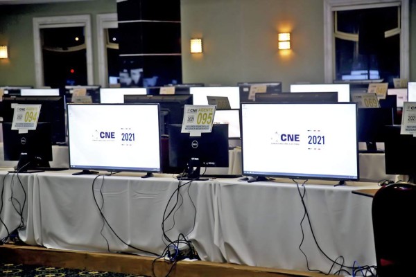 CNE advierte que está en precario cronograma electoral