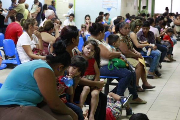 Derechohabientes abarrotan el IHSS en San Pedro Sula