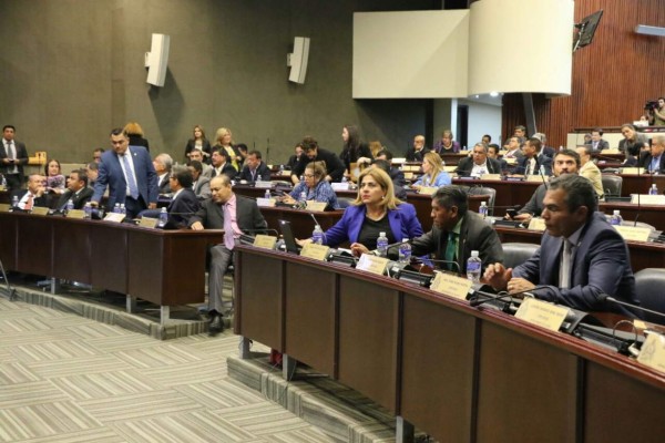 Ley de financiamiento político se entrampa al iniciar debate