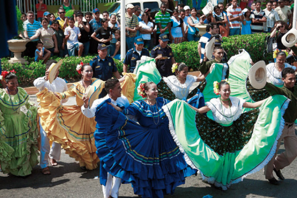 San Pedro Sula vibró con la celebración cívica