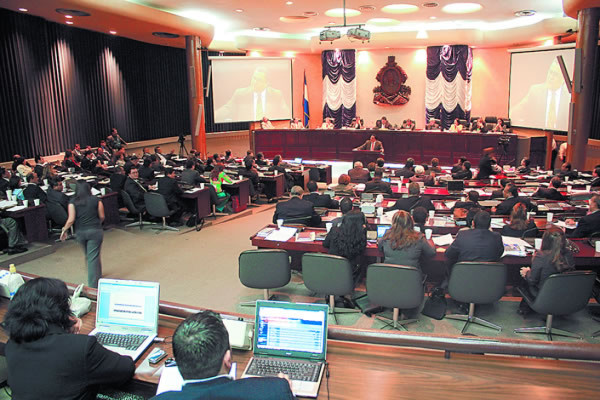 Congreso deroga onerosas dispensas a los diputados