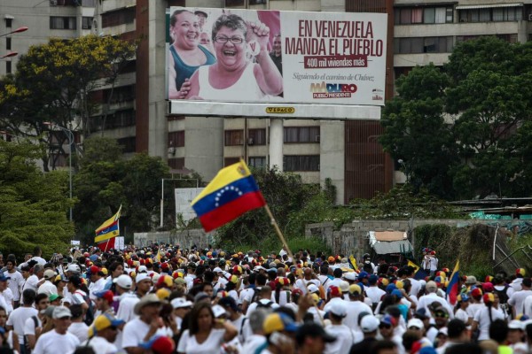 Muerte en protesta de Caracas fue por arma de fuego, según ministro Interior