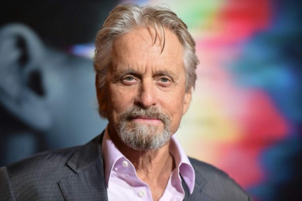 Exempleada de Michael Douglas relata supuesto acoso sexual