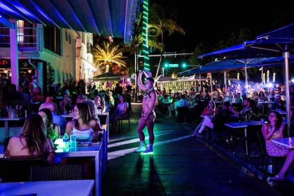 Miami se olvida de la pandemia con un spring break sin mascarillas