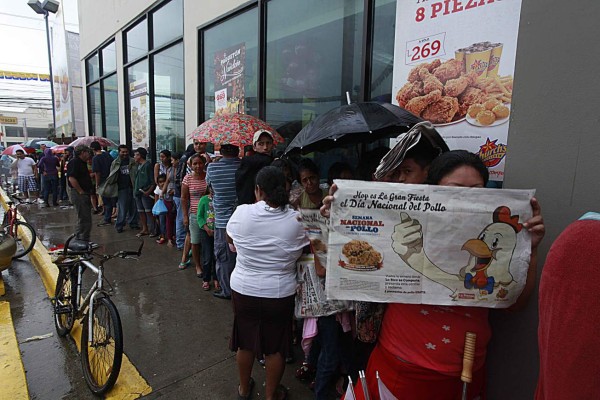 Miles comieron rico en el Día Nacional del Pollo