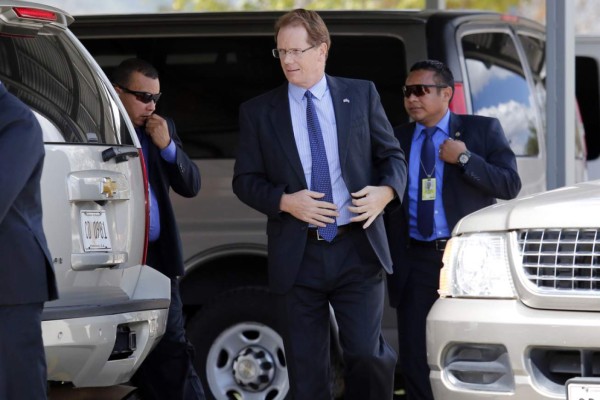 Embajador de EUA reitera apoyo para investigar crimen de Cáceres