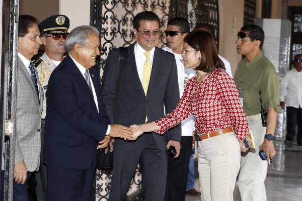Honduras y El Salvador acuerdan trabajar por la paz de la región