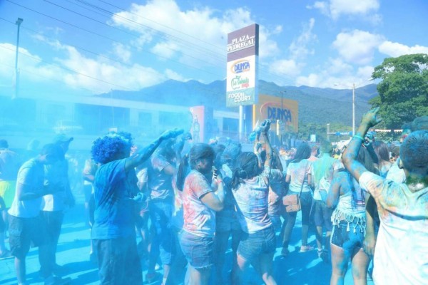 Colorun: Un éxito el día más colorido del año en Honduras