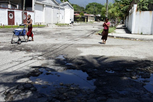 Lluvias en San Pedro Sula empeoran estado de calles