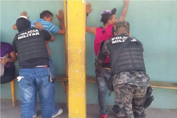 Fusina realiza operativos en paradas de buses de San Pedro Sula y Choloma