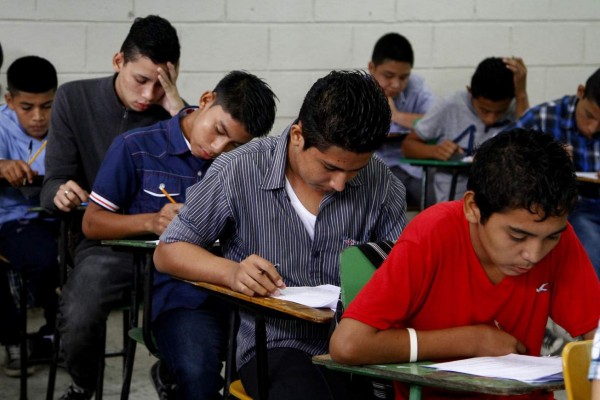 Estudiantes sampedranos luchan por un cupo en carreras técnicas