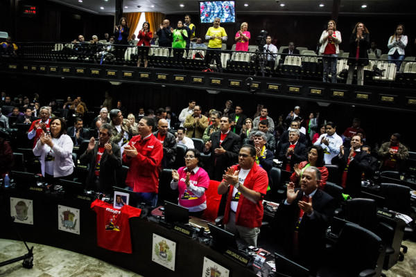 Asamblea Nacional de Venezuela dará 'superpoderes” a Maduro