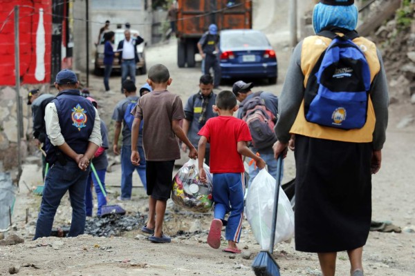 Combaten el zika en barrios controlados por la Pandilla 18