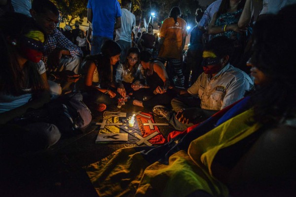 Maduro saluda disposición del papa Francisco a mediar en Venezuela 