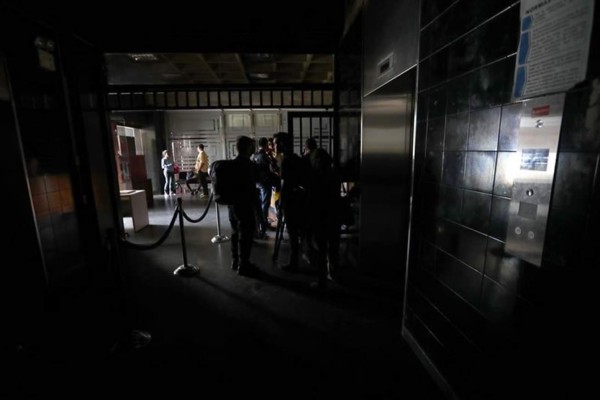 La luz vuelve a fallar en Venezuela en víspera de protestas por apagones
