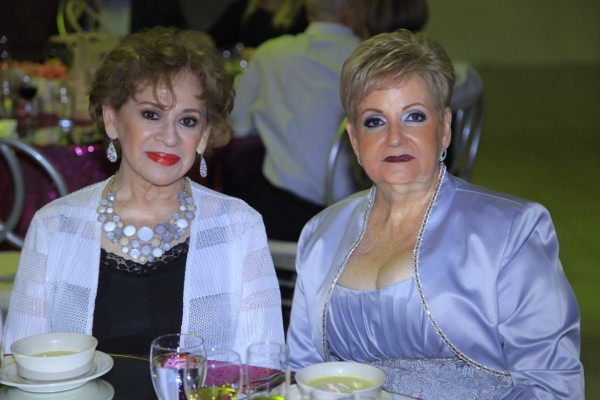 Graduación de Nathalie y Melissa Wolozny