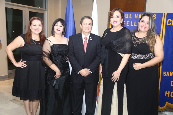El Club Rotario San Pedro Sula celebra la entrega del Pin Paul Harris