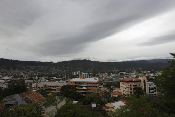 Onda tropical dejará lluvias en Honduras hoy y el sábado