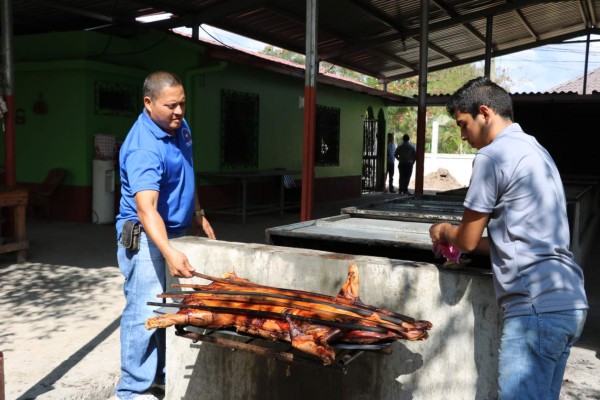 Se triplica venta de los cerditos horneados de occidente