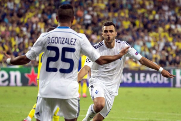 Paraguayo Derlis González conduce al Dinamo Kiev al liderato