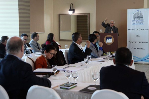 Plantean penas de 14 años por delitos laborales y pornografía infantil  