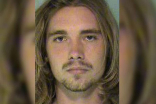 Amigo de Miley Cyrus se entrega a la policía