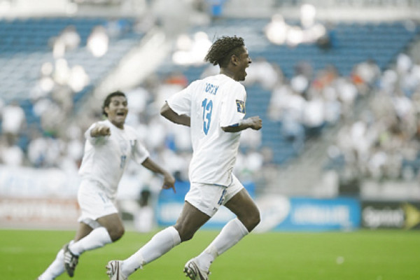 Honduras golea a Granada y pasa a cuartos de final