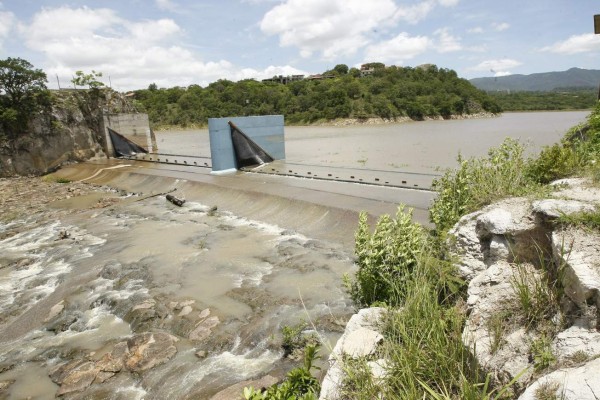 Traspaso del manejo de redes de agua potable a alcaldías será a finales del año