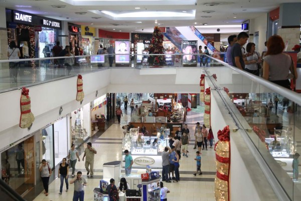 Mayoría de consumidores compran con tarjetas de crédito