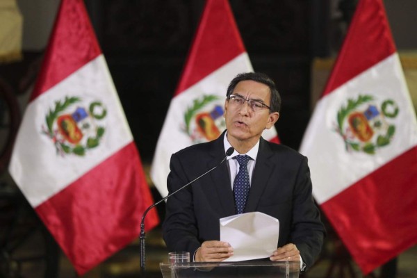 Vizcarra descarta postularse a la reelección tras crisis en Perú