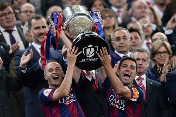 El Rey Messi corona el doblete del Barcelona