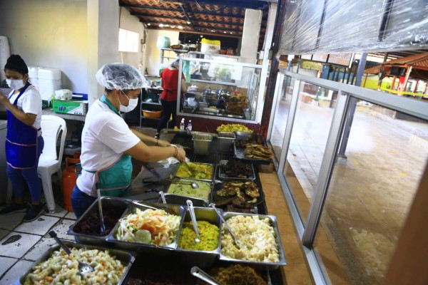 Los sabores y artesanías de la Plaza Típica ya están disponibles