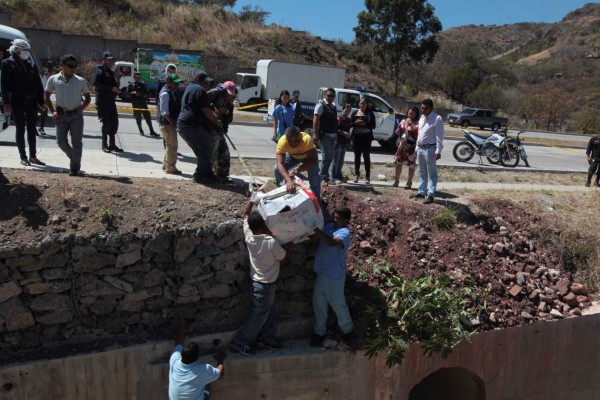 Dentro de cajas de cartón encuentran cadáveres en la capital