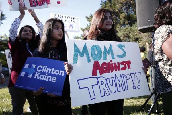 Apoyo a Trump entre latinos cae a niveles históricos