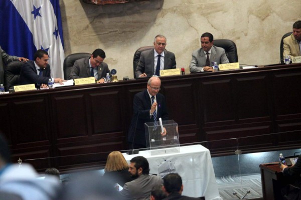 En orden Congreso realizó la quinta votación de magistrados