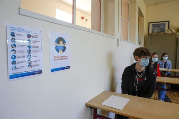 Bélgica vuelve a cerrar peluquerías y escuelas y restringe el acceso a los comercios  