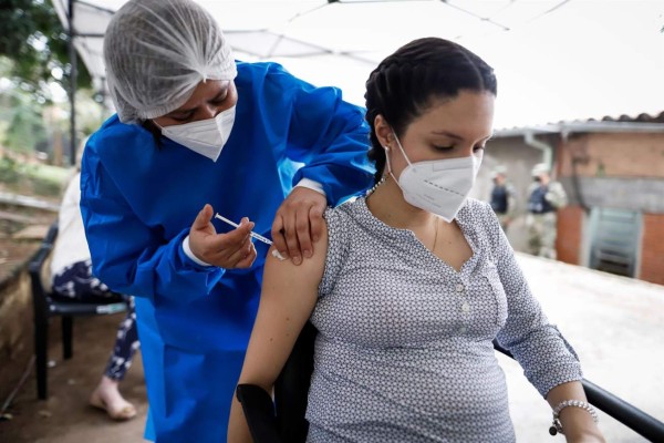 EEUU recomienda a embarazadas vacunarse ante mayor riesgo de covid grave