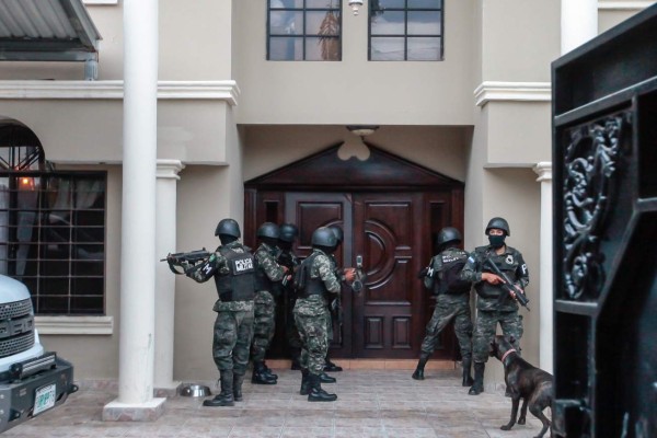 Supuestos socios de los Valle seguirán en prisión acusados de lavado