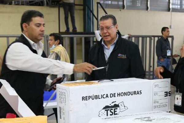 Elecciones Honduras: Nasralla mantiene ventaja sobre JOH en último conteo