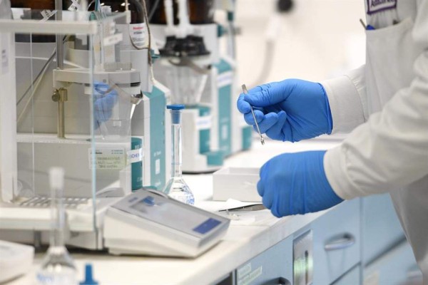 Vacuna de Oxford contra COVID-19 podría ser aprobada a fin de año  